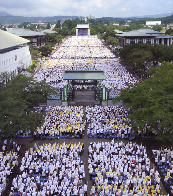 “75000名大結集総会”